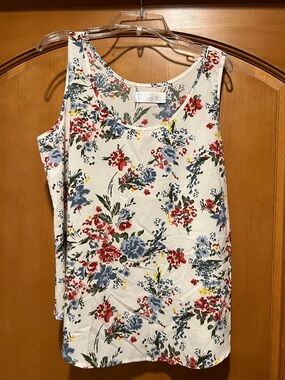 Time and Tru White Floral Scoop Neck Tank Top with Red & Blue Blooms